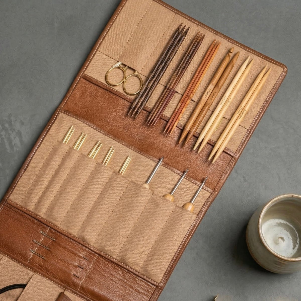 RE:DESIGNED Project 14 - Nadeletui - BONIFAKTUR - Walnut and Gold - #farbe_walnut-and-gold