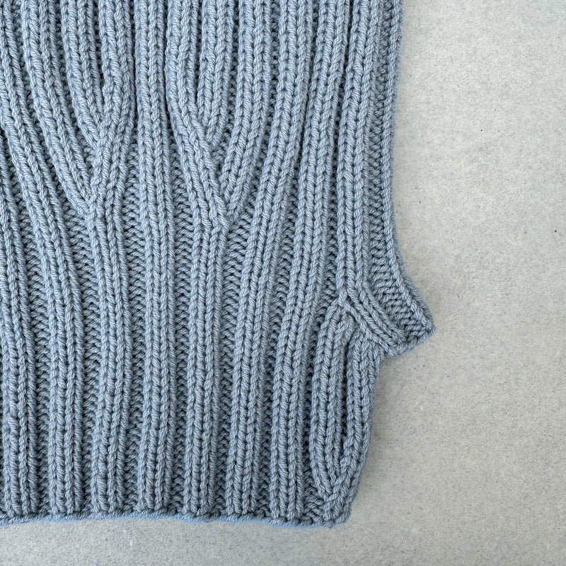 Olive's Ribbed Balaclava – Strickanleitung & Garnpaket - BONIFAKTUR - Kleinste - Olive's Ribbed Balaclava – Strickanleitung & Garnpaket